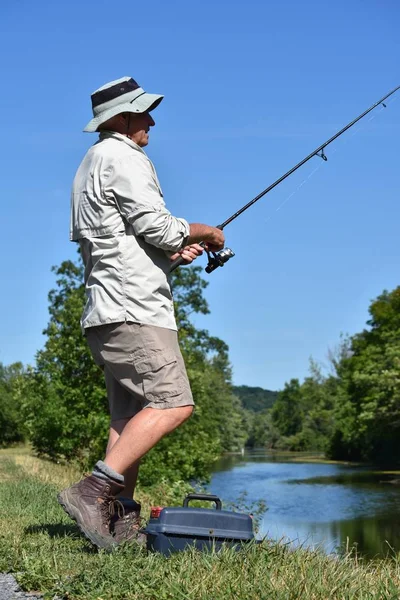 Pescador Macho Sênior Mais Velho Que Está Com Rod Pesca — Fotografia de Stock