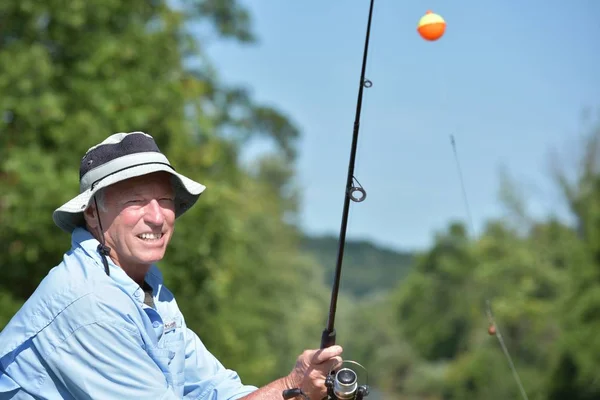 Pessoa Mais Velha Feliz Com Pesca Rod — Fotografia de Stock