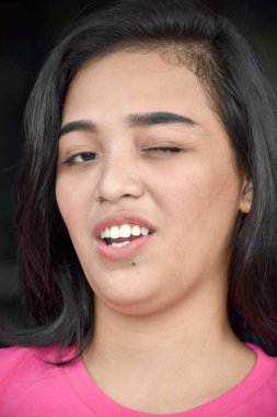 Bir zombi genç kadın