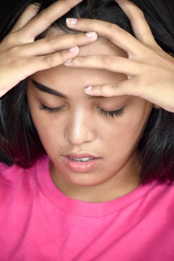 Çekici çeşitli yetişkin kadın ve anksiyete