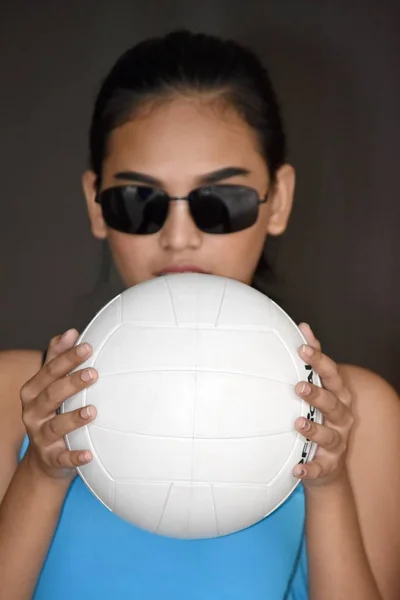 Asiatico Giovanissima Atleta Donna Pallavolo Giocatore Indossare Occhiali Sole — Foto Stock