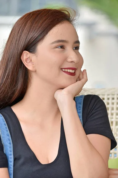 Düşünceli çekici azınlık kişi