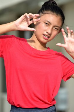 Korkutucu bir Filipina gençlik