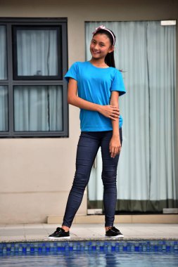 Çocuk ve kınamak tarafından ayakta mutluluk