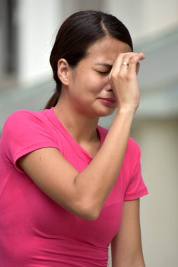 Ağlamaklı azınlık kadın kadın