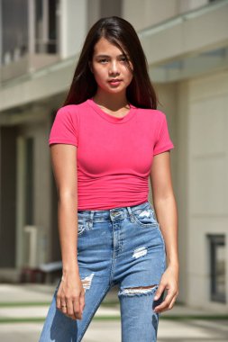 çekici bir kadın kılığında