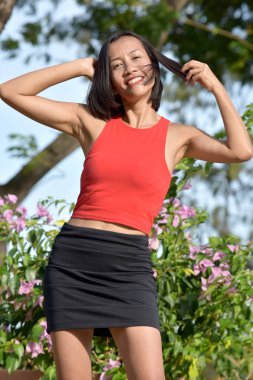 kısa saçlı kadın kadın