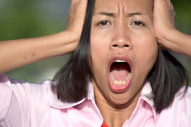 Sessiz genç azınlık kişi