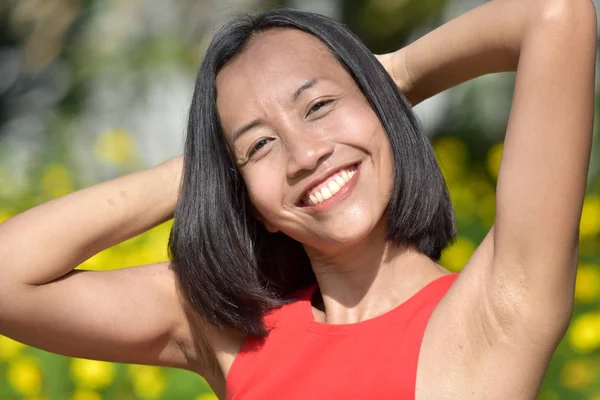 Una Mujer Diversa Relajante —  Fotos de Stock