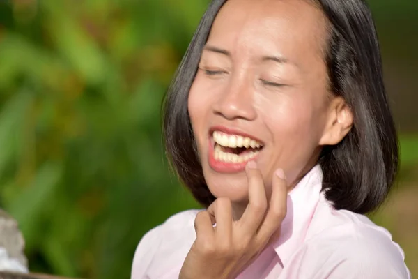 Wanita Asia Pemalu — Stok Foto