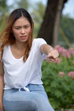 Çekici azınlık kadın işaret