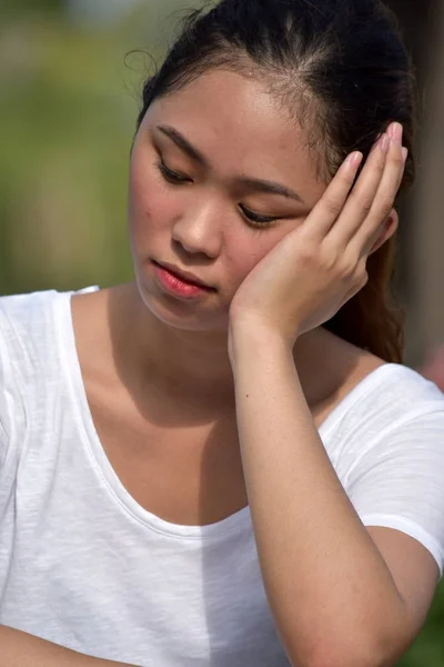 Triste Atraente Filipina Feminino — Fotografia de Stock
