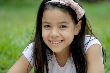 Gülümseyen bir Filipina erkek