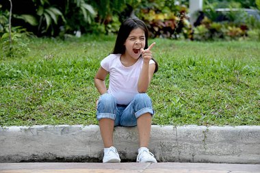 Bir üzgün kız gençlik