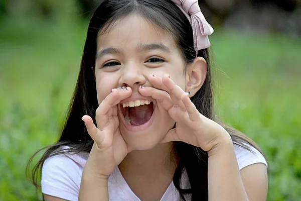 Uma Menina Criança Gritando — Fotografia de Stock