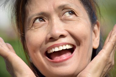 Şaşırmış bir Asyalı.