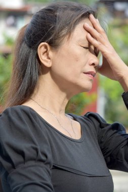 Stresli bir Asya Nine