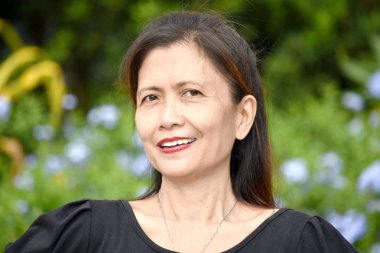 Mutlu büyük çeşitli yetişkin kadın