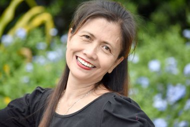 Çeşitli kadın ve mutluluk