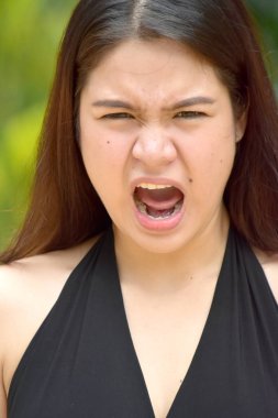 Genç Filipina erkek ve anksiyete