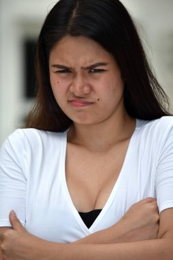 İnatçı Genç Asyalı kadın