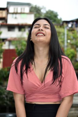 Düşünceli genç farklı kişi