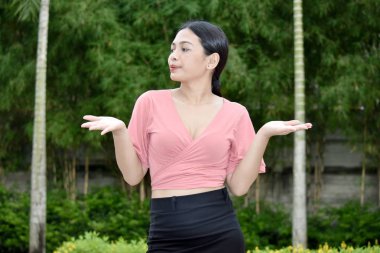 Oldukça yetişkin kadın ve kararsızlık