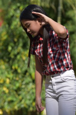 Dinleme bir Asyalı kadın