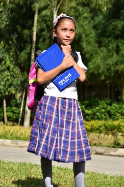 Güzel azınlık kız öğrenci kitapları ile karar