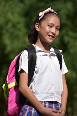 Şirin Filipina erkek öğrenci ve üniforma mutluluk