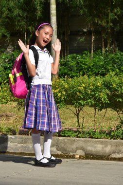 Kitaplar ile çeşitli kız öğrenci şaşırttı