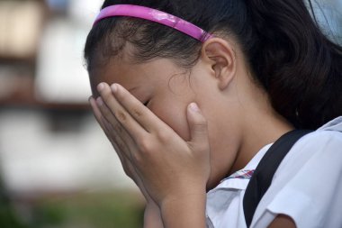 Depresif bir kız öğrenci