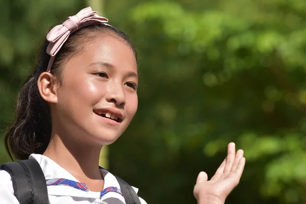 美丽的女学生与笔记本 — 图库照片