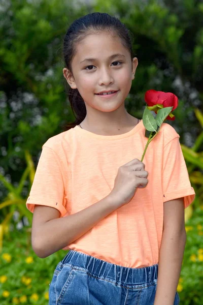 Dziewczyna Szczęście Różą — Zdjęcie stockowe