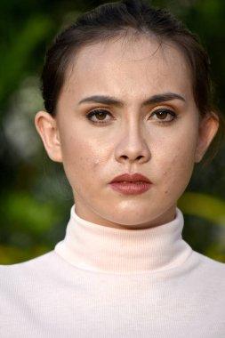 Ciddi azınlık kadın kadın