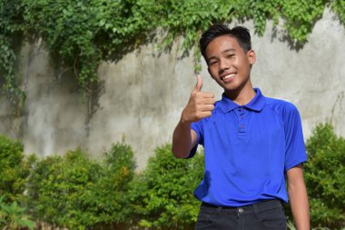 Başparmak yukarıya ile erkek