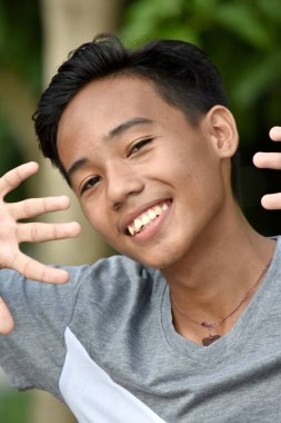 Yakışıklı azınlık kişi şaşırttı