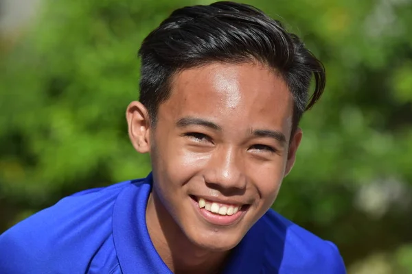 一个微笑的菲律宾男孩 — 图库照片