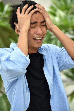 Endişeli genç azınlık kişi