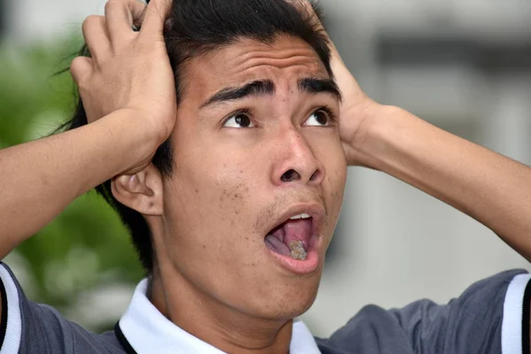 Stressande Ung Hane — Stockfoto