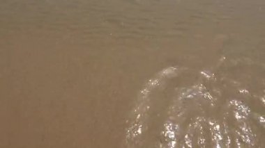 Islı Kum Üzerine Su