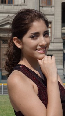 Gülümseyen genç farklı erkek