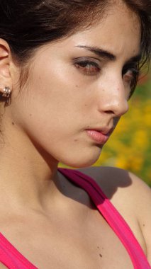 Heyecansız bir güzel kadın