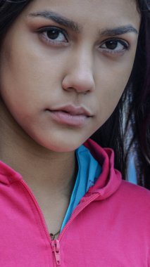 Ciddi Perulu yetişkin kadın