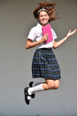 Atlama mutlu heyecanlı kız öğrenci