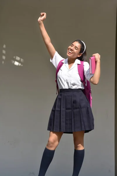 Fille École Liberté Portant Uniforme École Avec Ordinateur Portable — Photo