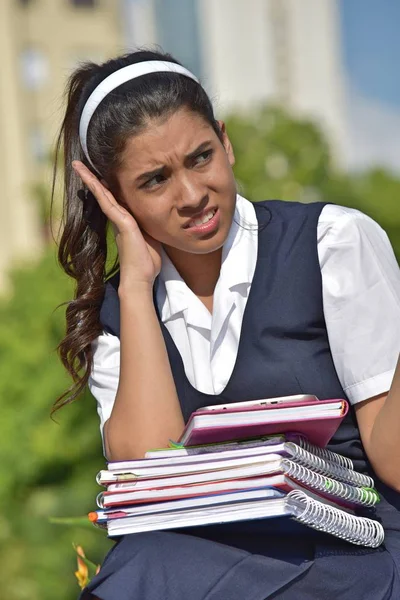 Catholique Colombien Fille Étudiant Sous Stress Avec Livres — Photo