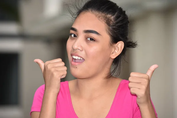 Una Chica Feliz Diversa — Foto de Stock