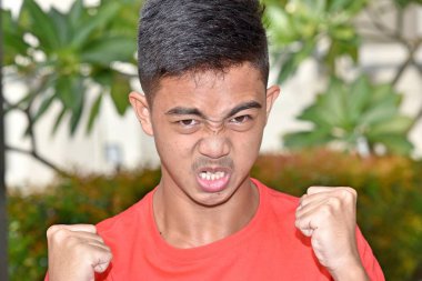 Genç çeşitli genç çocuk ve öfke