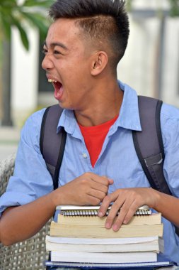 Kitaplar ile stres altında Filipino öğrenci üniversite